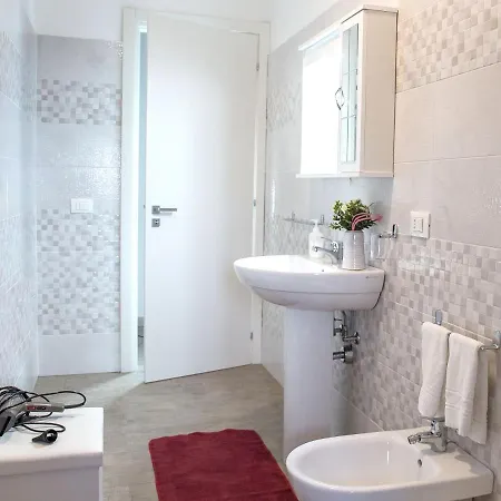 With 2 Bedrooms In With Wifi *